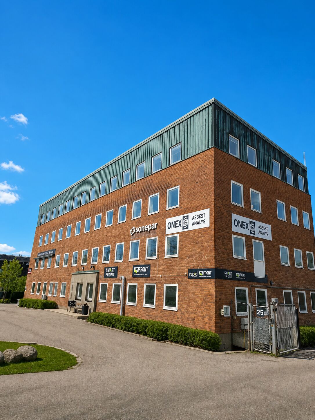 Analytiker i ONEX Labs laboratorium i Hägersten